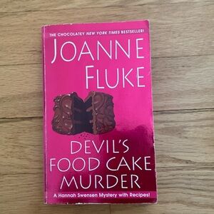 Devil’s Food Cake Murder by Joanne Fluke Paperback